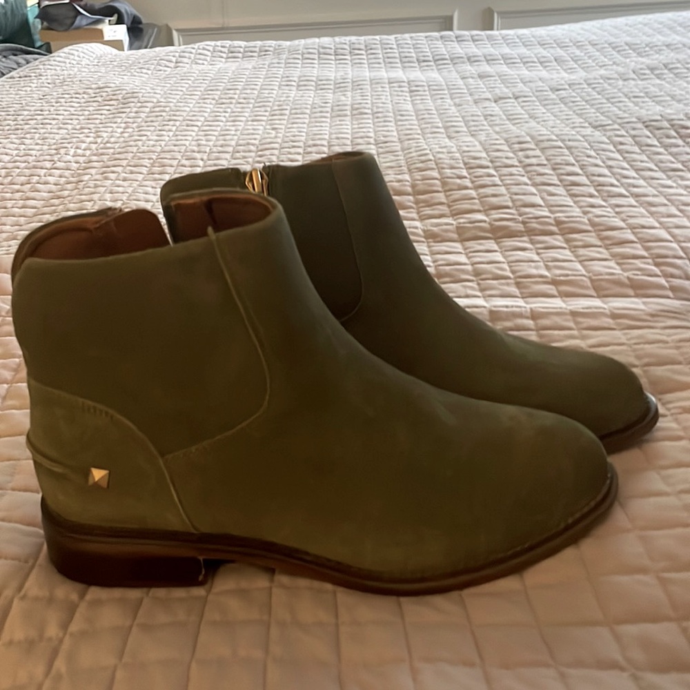 Franco Sarto ankle bootie.